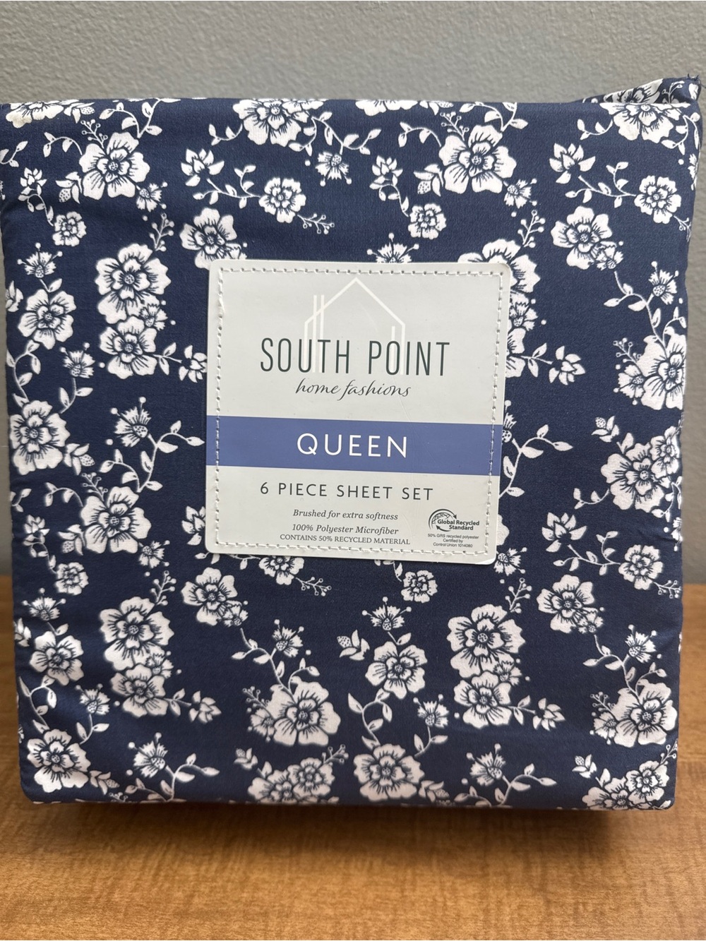 South Point Queen 6-Piece Sheet Set — Navy Floral